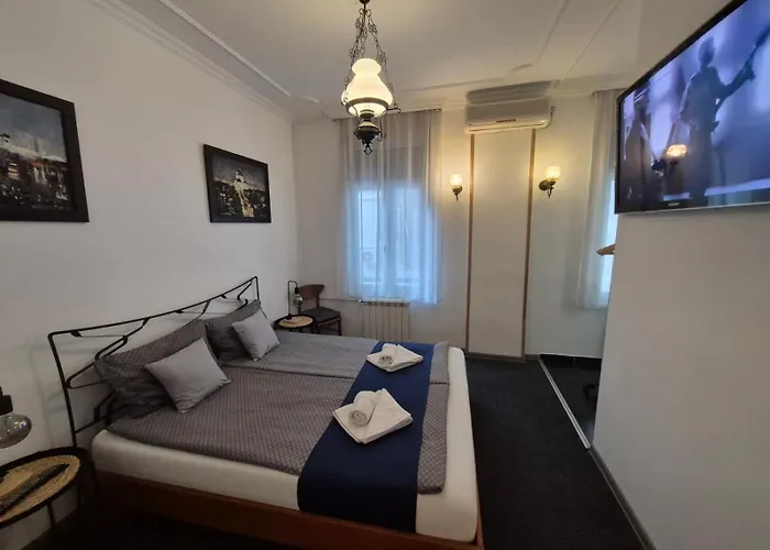 Authentic Belgrade Centre Hostel - Only Private Rooms