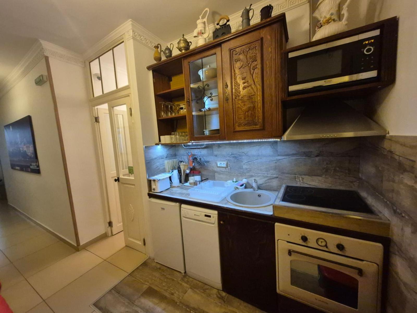 Authentic Centre - Only Private Rooms, Paid Parking On-site, Mandatory Reservation *