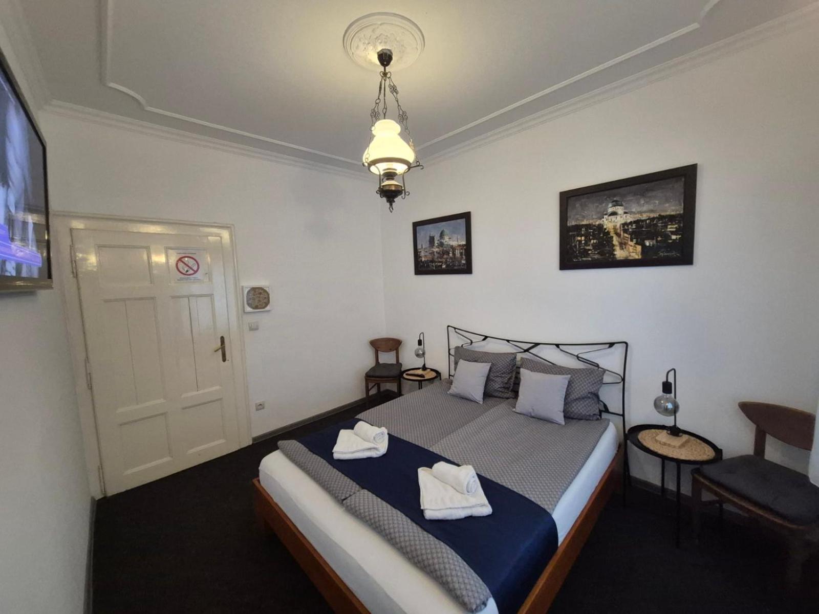 Hostel Authentic Centre - Only Private Belgrad