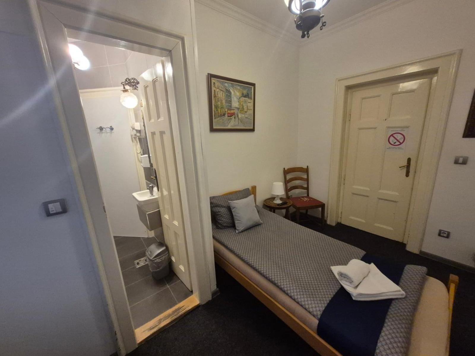 Hostel Authentic Centre - Only Private Belgrad
